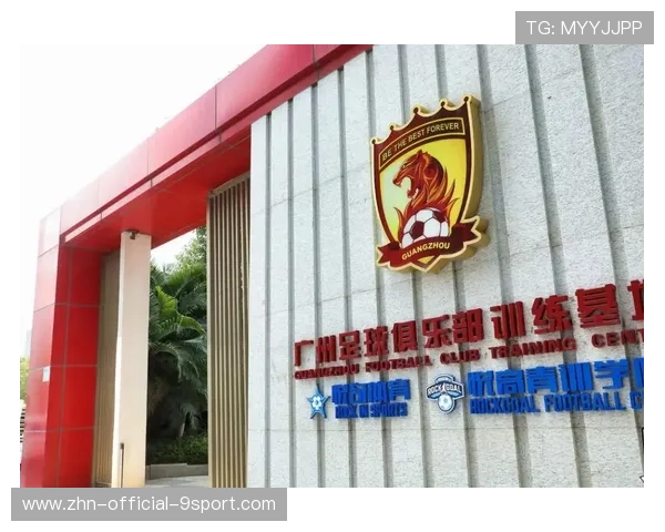 足球场上新星：青训营毕业生首发立功，足球青训营报名条件